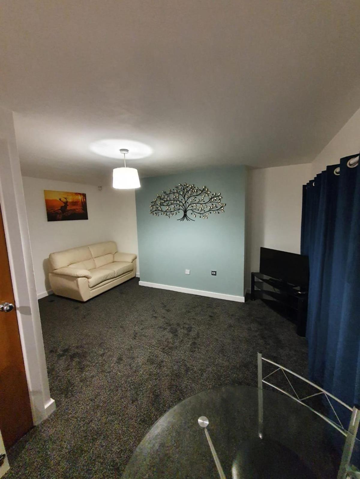 Quiet 2 Bedroom Flat In Darlington With Free Parking, Wi-Fi And More Bagian luar foto